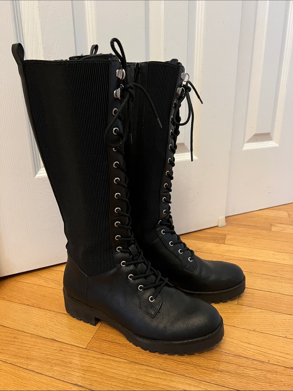 Crown Vintage Lace-Up Women's Boot
